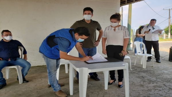 Governador Gladson assina ordem de serviço para reforma do Aeroporto de Tarauacá